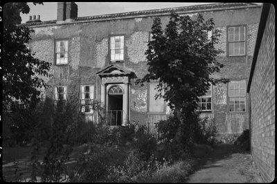 Clarence Hotel, Lead Yard, Darlington, 1942. af George Bernard Wood