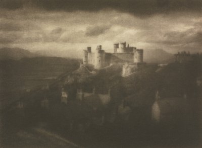Kameraarbejde: Harlech Castle af George Davison