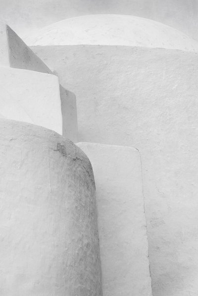 Hvide arkitektoniske kurver af George Digalakis