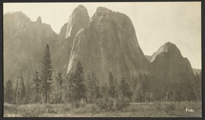 Cathedral Rocks, 2600 fod af George Fiske
