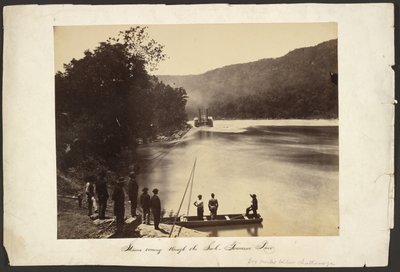 [Dampskib på vej gennem The Suck, Tennessee River, seks mil neden for Chattanooga] af George N. Barnard