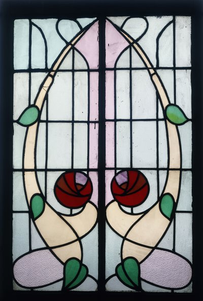 Et farvet glaspanel, der viser stiliserede roser (blyfarvet glas, træramme) af George Walton