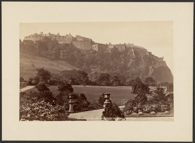 Edinburgh Castle set fra West Princes Street Gardens af George Washington Wilson