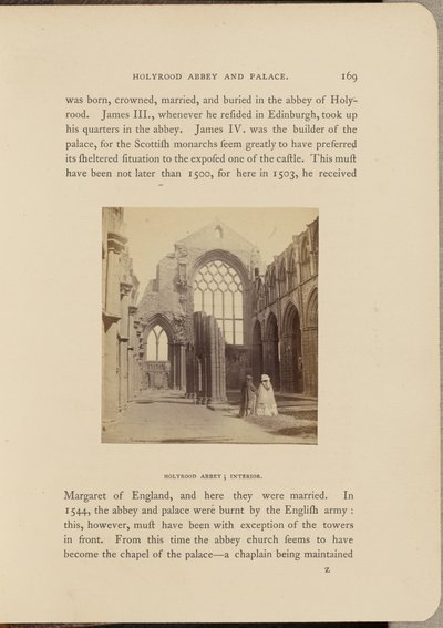 Holyrood Abbey; interiør af George Washington Wilson