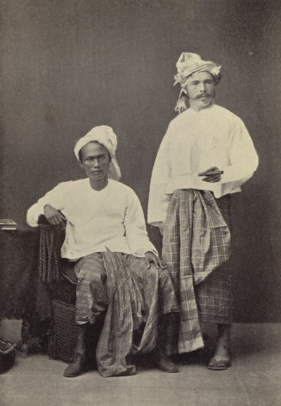 Burma: Forfatteren i burmesisk kjole (1878) med en fodboldkammerat (s/h-foto) af Georges Bertin Scott