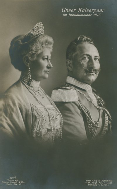 Kejser Wilhelm II og kejserinde Augusta Victoria af Tyskland i deres sølvjubilæumsår af German Photographer