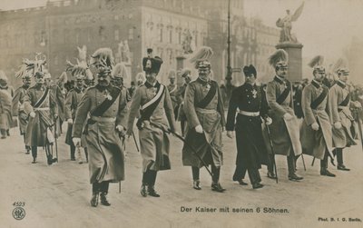 Kejser Wilhelm II af Tyskland med sine seks sønner. Postkort sendt i 1913. af German Photographer