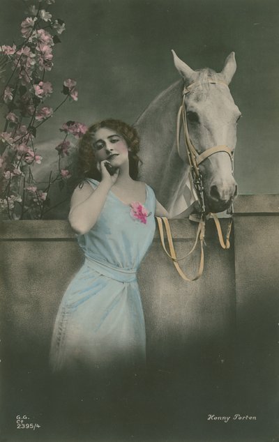 Postkort af den tyske filmstjerne Henny Porten, sendt i 1913 (håndkoloreret foto) af German Photographer