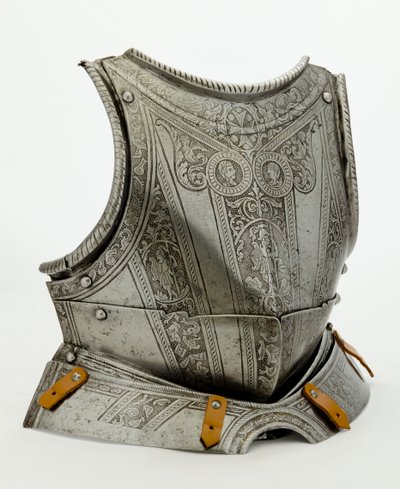 Brystskjold med moderne dekoration, ca. 1550 (ætset stål, spor af forgyldning og moderne læder) af German School