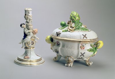 Lysestage og overdækket skål fra St. Andrew Service, Meissen, 1744-5 (porcelæn) af German School