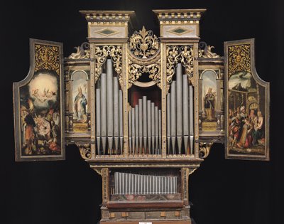Kororgel med åbne paneler (træ og metal) af German School
