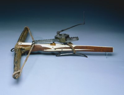 Armbrøst, ca. 1460-70 (træ, ben, horn, jern, stål og pergament) af German School