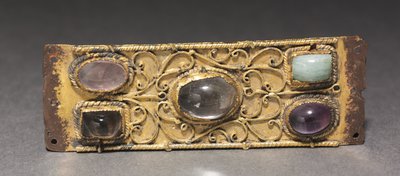 Dekorativ plakette, sandsynligvis fra et relikvieskrin, ca. 1200 (forgyldt kobber, guldtråd, cabochons) af German School