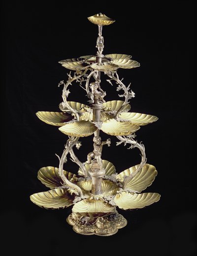 Præget bordcenter med skalformede fade af D.T. Moye, Hamborg, 1633-44 (forgyldt sølv) af German School