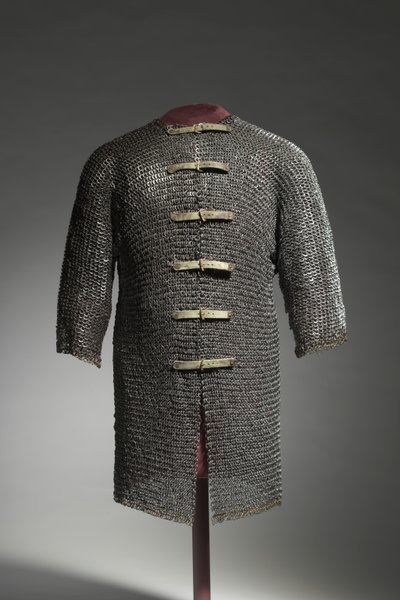 Hauberk, ca. 1400-1450 (stål og messing ringe, nittet med moderne spænder og stropper) af German School