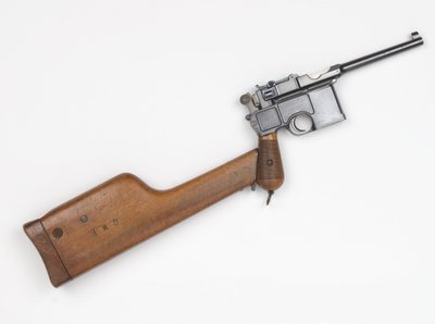 Mauser C96 7,63 mm pistol af German School