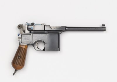 Mauser C96 7,63 mm pistol af German School
