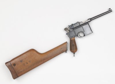 Mauser C96 7,63 mm pistol af German School