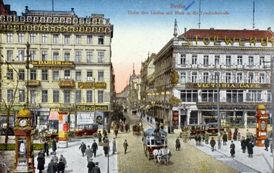 Postkort, der forestiller Unter den Linden og Friedrichstrasse i Berlin, ca. 1910 (farvet foto) af German School
