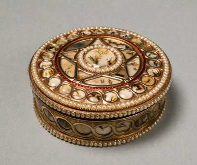 Rund snusdåse, ca.1800-30 af German School