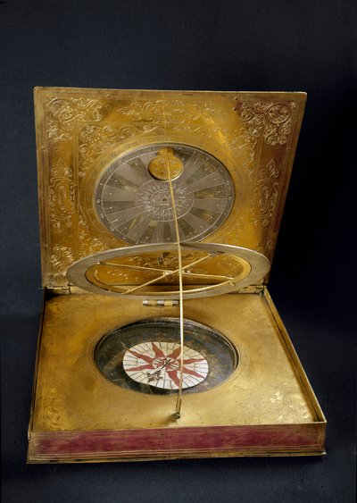 Universal solcelleur lavet af kobber, guld brad, glas og papir lavet i Tyskland. Debut af det 17. århundrede Sun. 24,7x25,7 cm Firenze, Istituto e Museo di Storia delle Scienze af German School