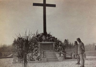 Album "Pictures of War II": krigsmindesmærke i Gradisca (s/h foto) af Gigliucci Gigliucci