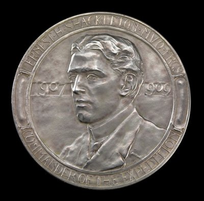 Royal Geographical Society-medalje: Shackletons antarktiske ekspedition 1907-1909 (sølv) af Gilbert Bayes