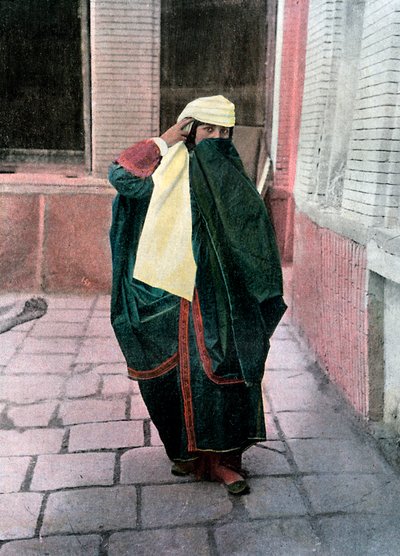 Persisk kvinde i traditionel dragt, c1890. af Gillot