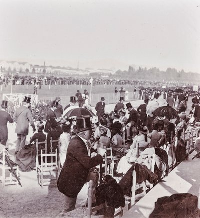 Tilskuere på væddeløbsbanen i Cascine Park: General Pralormo, Neri Corsini, Alberto Rignano, Gennaro Placci, grevinde Maud Ricci, grevinde af Perkenstein af Giorgio Enrico (attr.to) Levi
