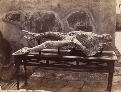 Menneskelige fodspor, Pompeji [Human Cast, Pompeii] af Giorgio Sommer
