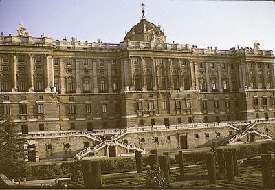 Udsigt over sydfronten af Palacio Real, påbegyndt i 1738 af Giovanni Battista Sacchetti