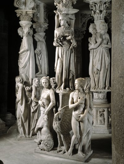 Detalje af de skulpturelle grupper, der støtter stolen, realiseret af Giovanni Pisano (1248-1314): Kirken fodrer sine børn og to af de fire kardinaldyder (Detalje af skulpturerne, der understøtter marmorprædikestolen, Kirken fodrer sine børn og to kardinal af Giovanni Pisano