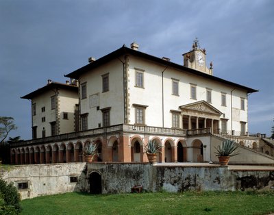 Facade af Villa Medicea af Poggio a Caiano - ca. 1480-1485 af Giuliano Giamberti da Sangallo