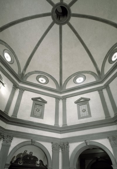 Udsigt over det ottekantede sakristi bygget på projekt af Giuliano da Sangallo (1445-1516) af Giuliano Giamberti da Sangallo