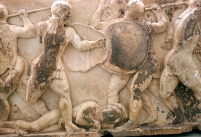 Kæmp om liget af Patroclus, frise fra Siphnian Treasury, ca. 525 f.Kr. (marmor) af Greek