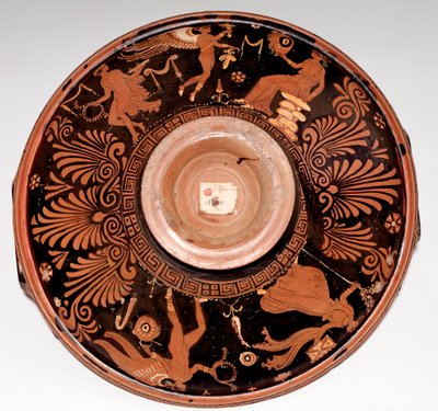 Patera med maenad og Eros (terracotta, 325-300 f.Kr.) af Greek