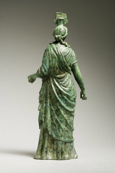 Set bagfra af en statue af Isis Fortuna, hellenistisk, 1. århundrede f.Kr.-1. århundrede e.Kr. (bronze) (se 270388 for forfra) af Greek