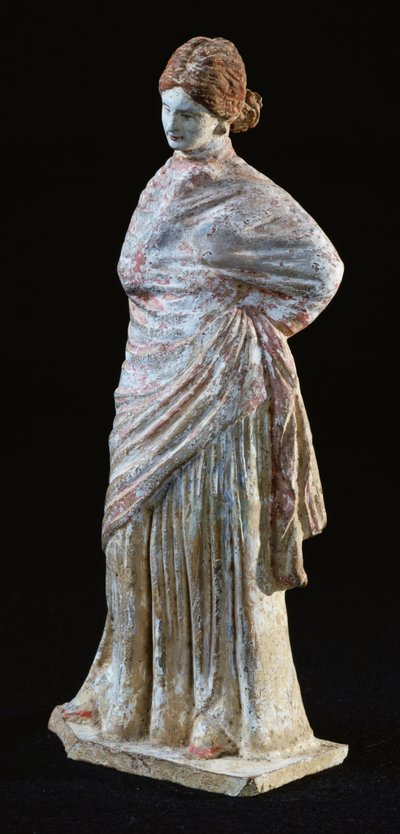 Statuette af en kvinde med draperet tøj, fra Tanagra, Boeotia af Greek