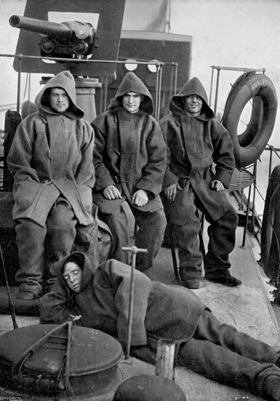 Blåjakker fra torpedobådsødelæggeren HMS Sturgeon, 1896 af Gregory and Co