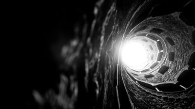 Light in the Initiatic Well, 2018 (fotografi) af Guilherme Pontes
