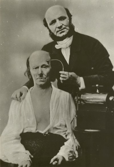 Den franske neurolog Duchenne de Boulogne bruger sit elektrofysiologiske apparat på en gammel mand af Guillaume-Benjamin-Armand Duchenne de Boulogne