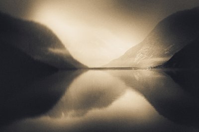 Refleksioner fra Misty Fjord af Gustav Davidsson