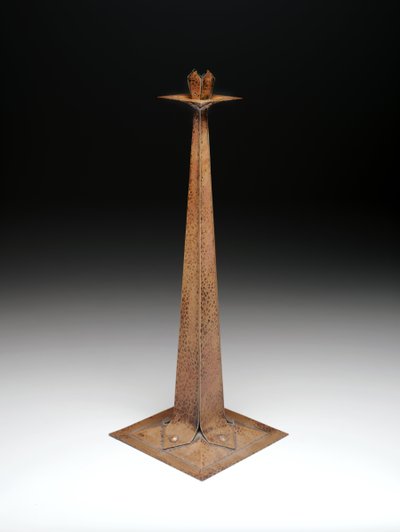 Lysestage, ca. 1907 (kobber) af Gustav Stickley