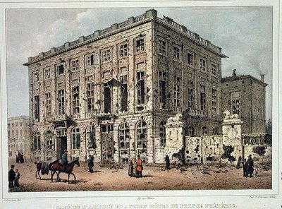 Cafe Amitie og det gamle hotel du Prince Frederic, Bruxelles, efter kampene den 23.-26. september 1830, indgraveret af Jean Baptiste Madou (1796-1877) (farvestik) af Gustave Adolphe (after) Simoneau