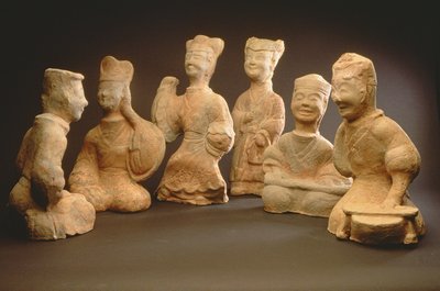 Gruppe af musikere, dansere og tjenere (terracotta) af Han Dynasty Chinese School