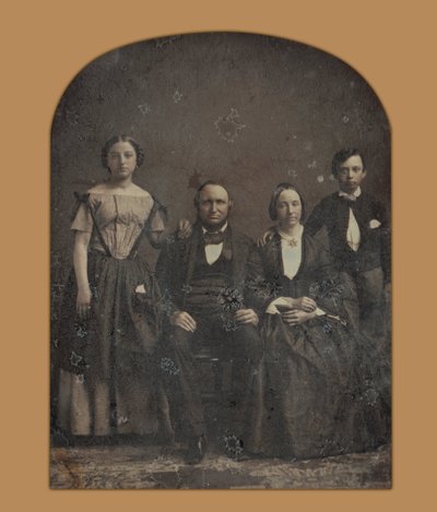 Gruppeportræt af en uidentificeret familie af Harrison and Hill