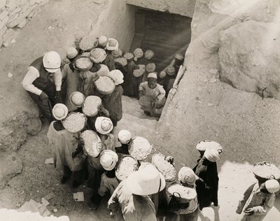 Lukning af Tutankhamons grav, Kongernes Dal, februar 1923 (gelatine-sølvtryk) af Harry Burton