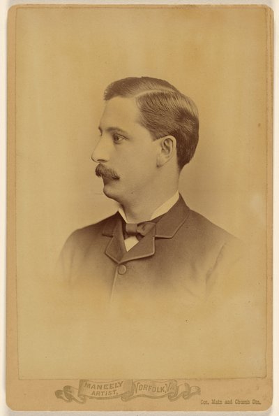 [Uidentificeret mand med overskæg, i profil]. af Harry F. Maneeley