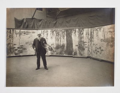 Claude Monet med sin palet foran sit værk 