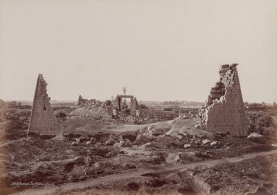 Karnak, Pylonerne fra Horus af Henri Béchard